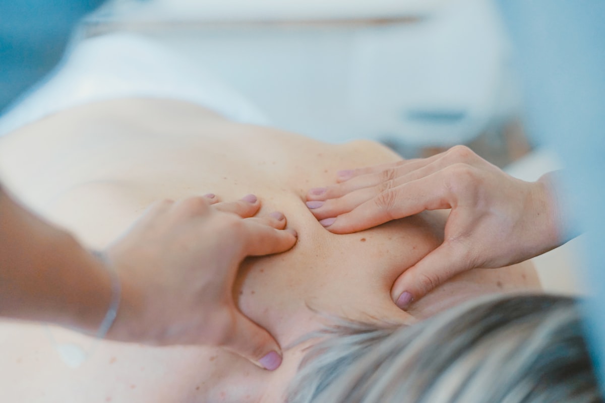 Korean Hand Acupressure (Sooji Chim) for Menopause: A Calming Ritual Backed by Honest Science